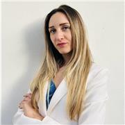 Laureata presso la Federico II e specializzata in diritto civile , privato . Ho seguito un istituto di studi giuridici Militerni